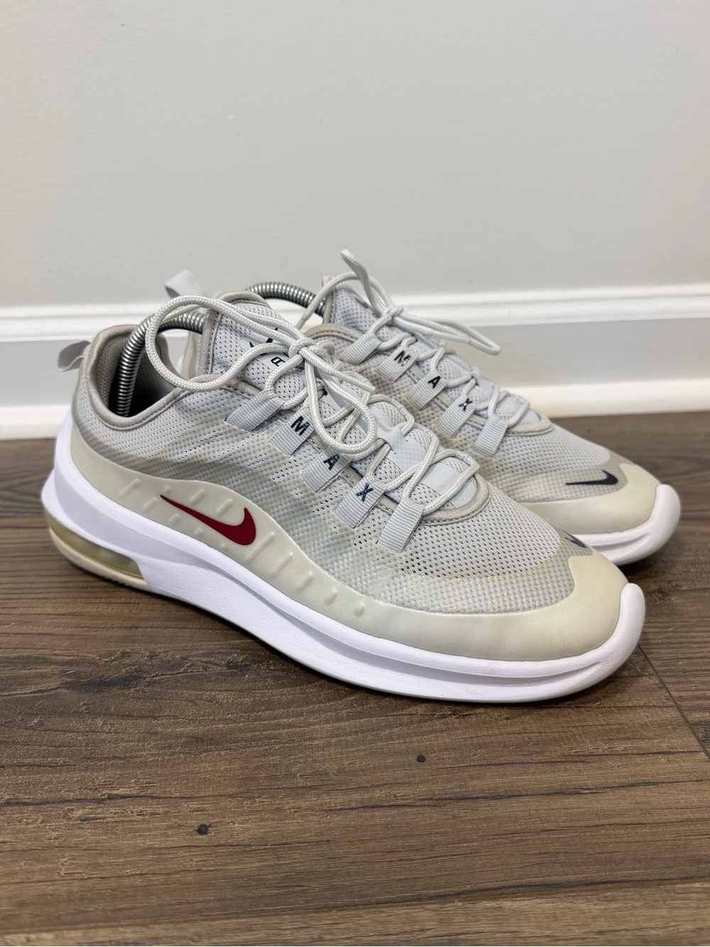 Nike Air Max Axis Women’s Size 9 Pure Platinum Red Crush